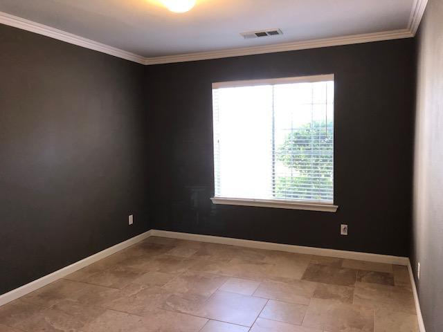 Building Photo - 524 W Russell Ave