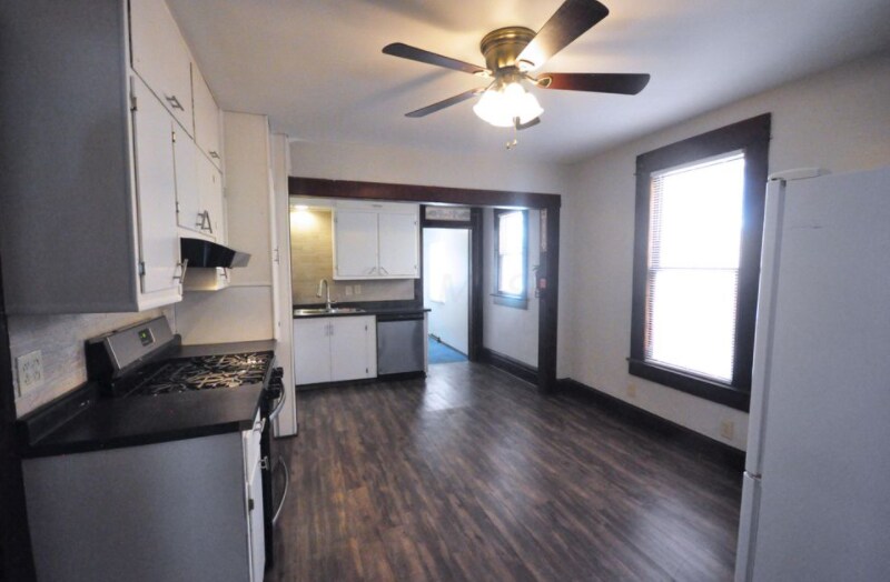 Building Photo - 407 E 14th Ave