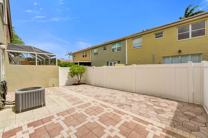 Building Photo - 1365 NW 154th Ln