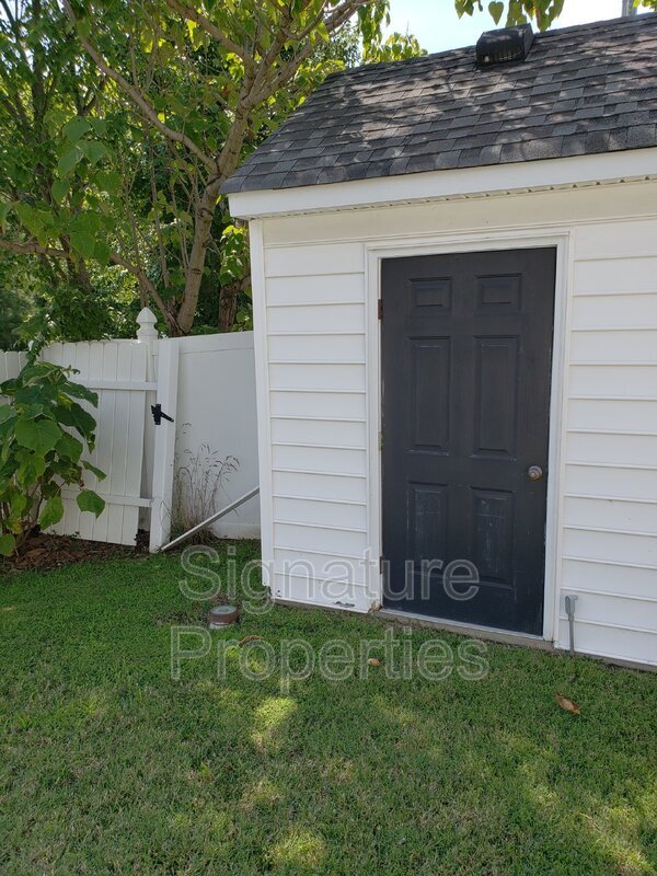 Building Photo - 9704 Bartley Pond Dr
