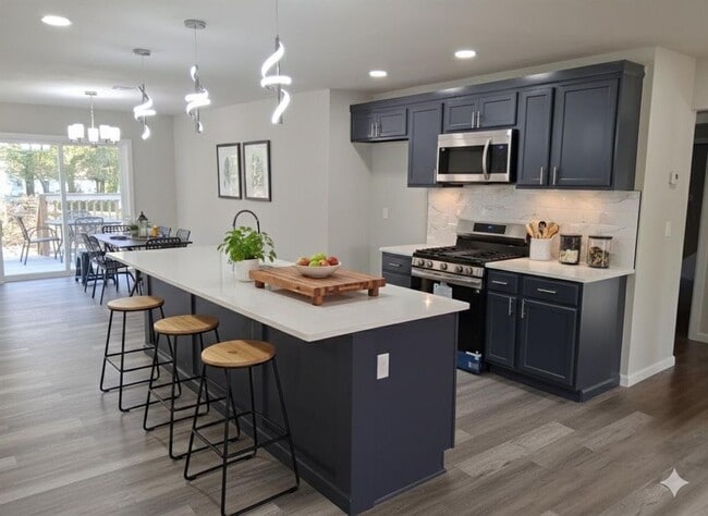 Building Photo - 6121 W 40th St