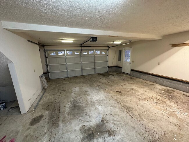 Building Photo - For Lease - 3 Beds, 2 Baths, 2000 SqFt home in N. Mt Juliet