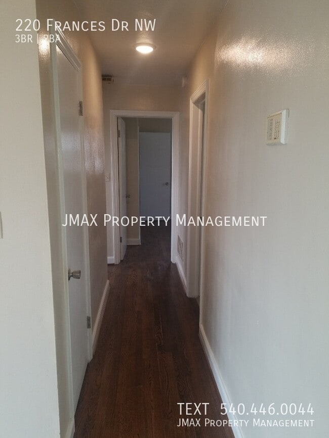 Building Photo - 220 Frances Dr NW