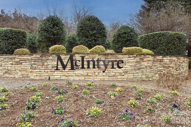 Building Photo - 8629 Buckhorn St