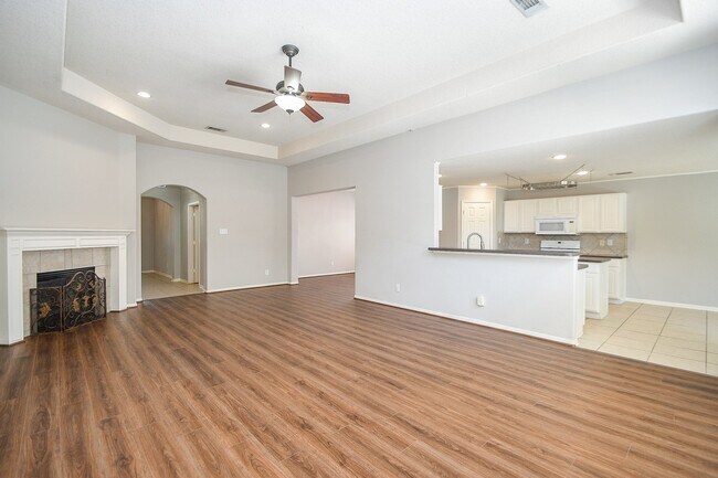 Building Photo - 707 New Pines Dr