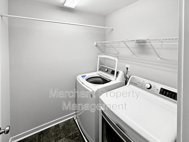 Building Photo - 766 Elmbrook Dr