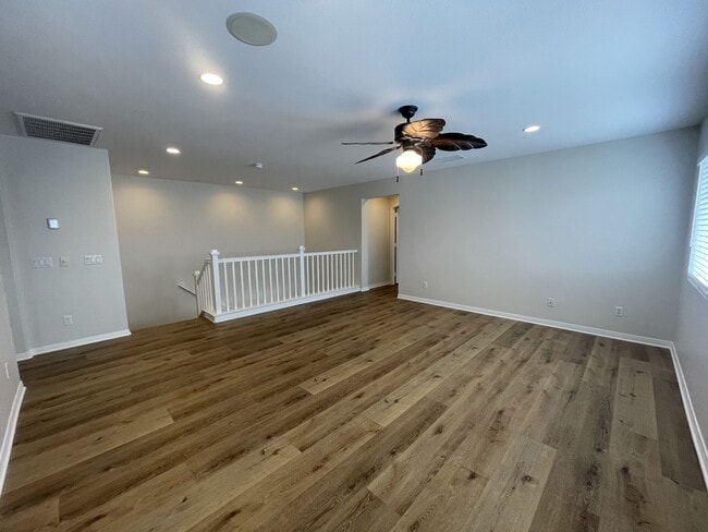 Building Photo - 37280 Parkway Dr