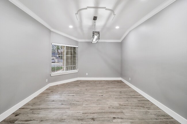 Building Photo - 3451 Woodbury Dr