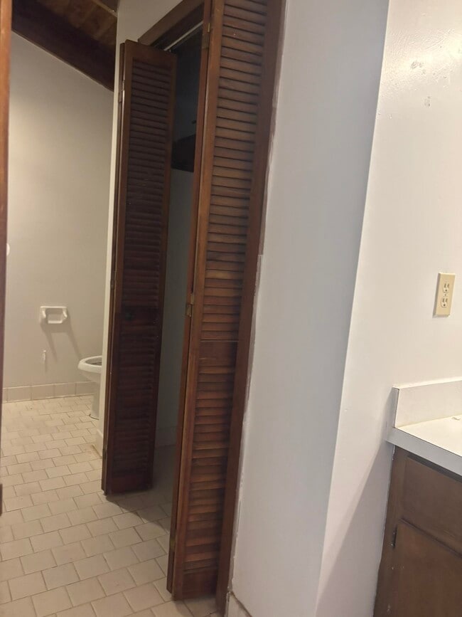 Building Photo - 307 Vantage Point Ln