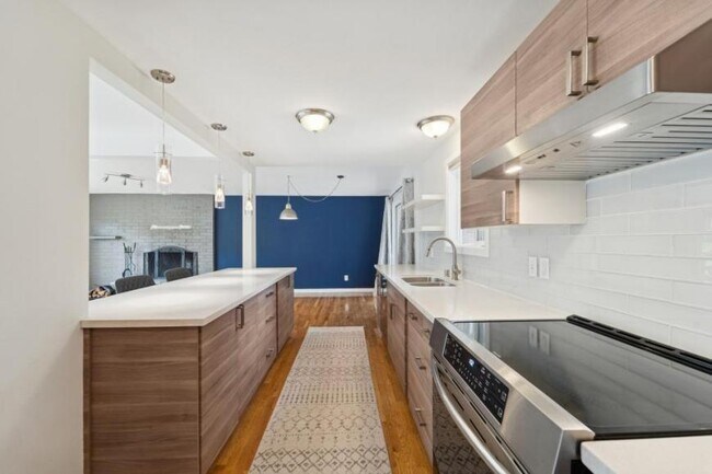 Building Photo - 4 bedroom in Shoreline WA 98133
