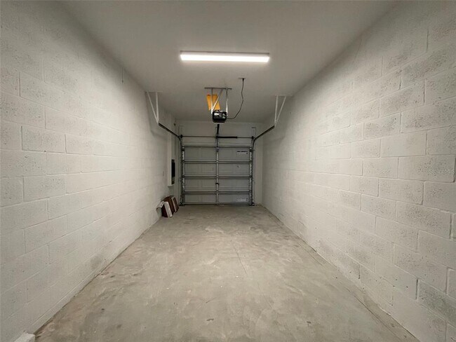 Building Photo - 3553 Bellmeade Ct