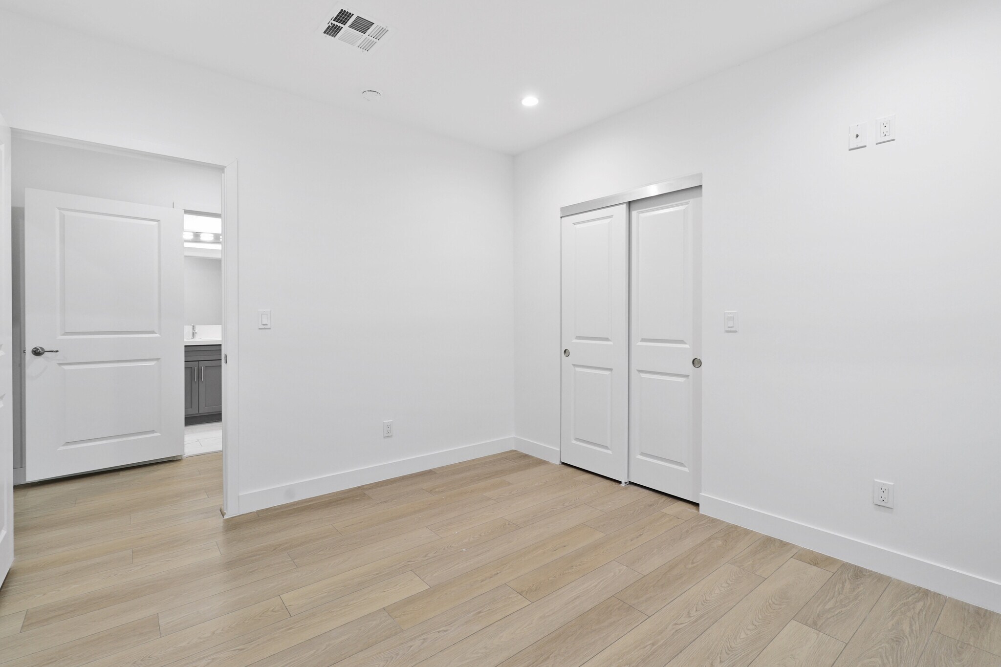 Building Photo - 10609 S Inglewood Ave