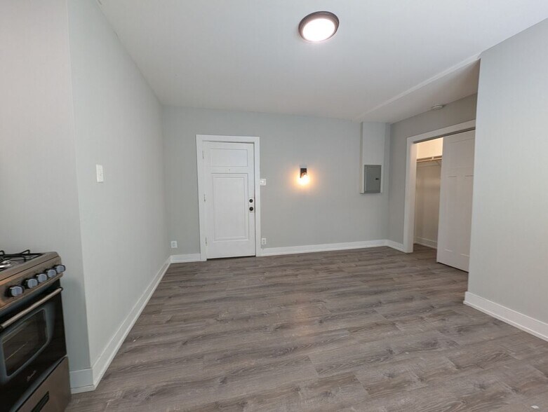 Building Photo - 4546 N Damen Ave