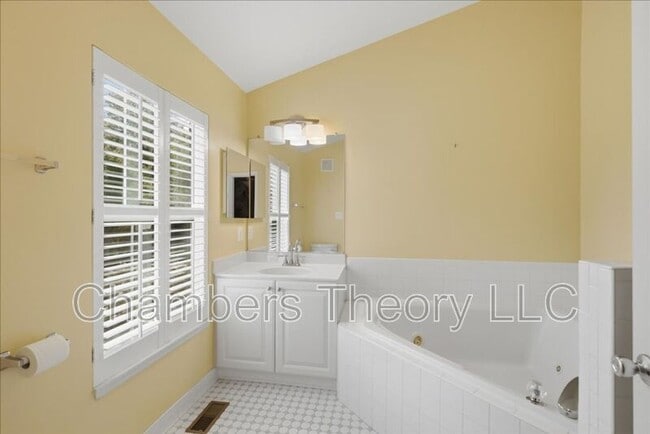Building Photo - 11308 King George Dr