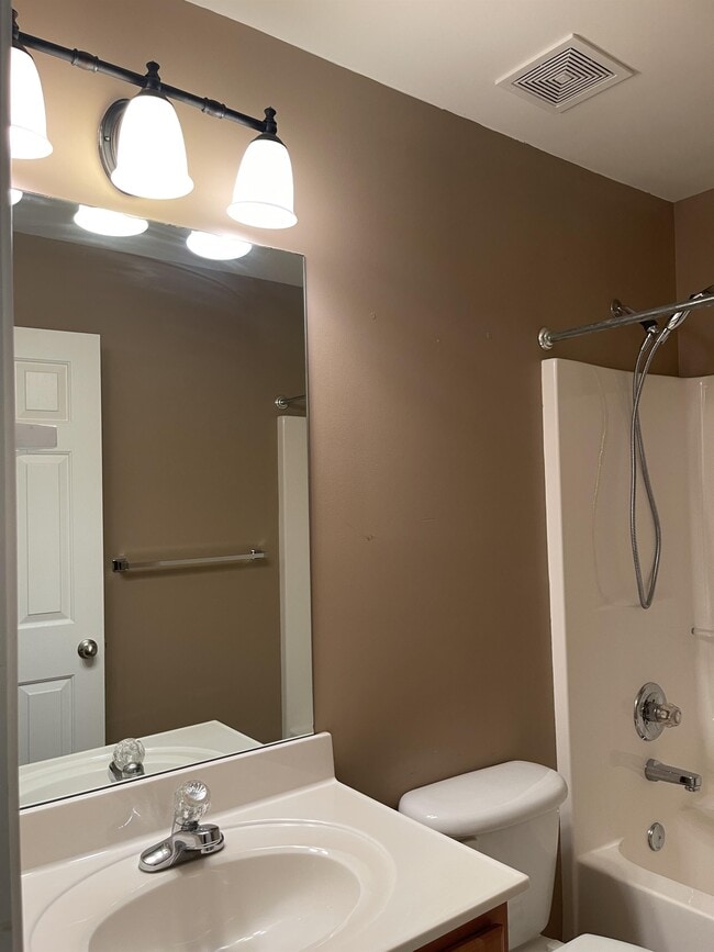 Building Photo - 2673 Winslow Ridge Dr NE