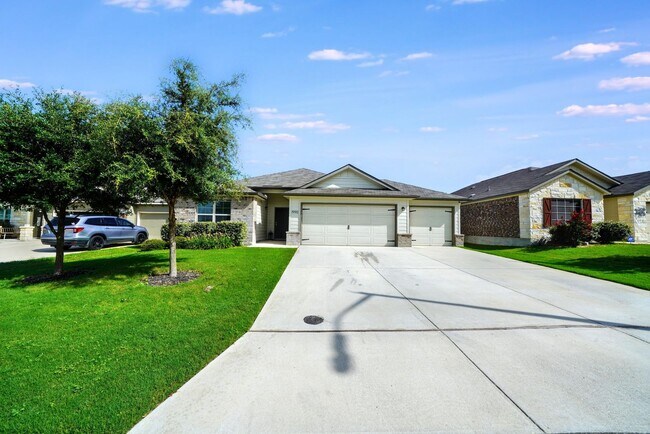 Building Photo - Stunning Home with 3-Car Garage in New Bra...