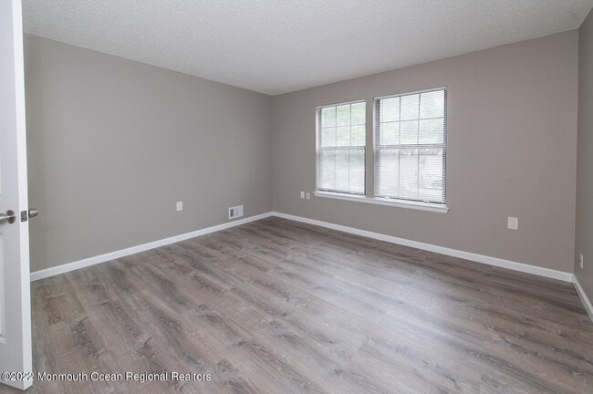 Building Photo - 506 Daffodil Dr