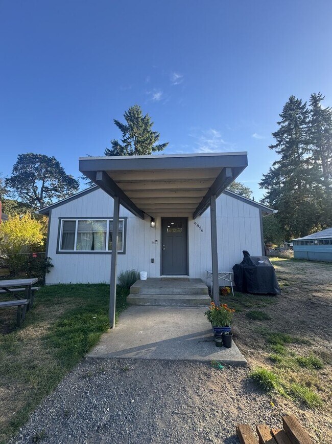 Primary Photo - Cozy 3-Bedroom Rambler with Large Fully Fe...