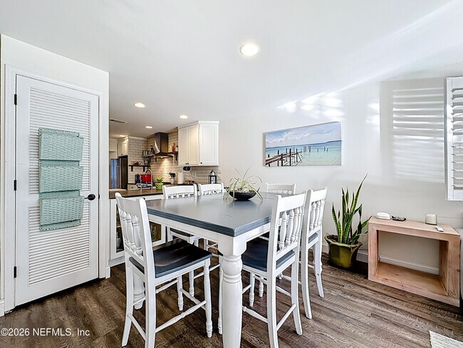 Building Photo - 2009 Seminole Rd