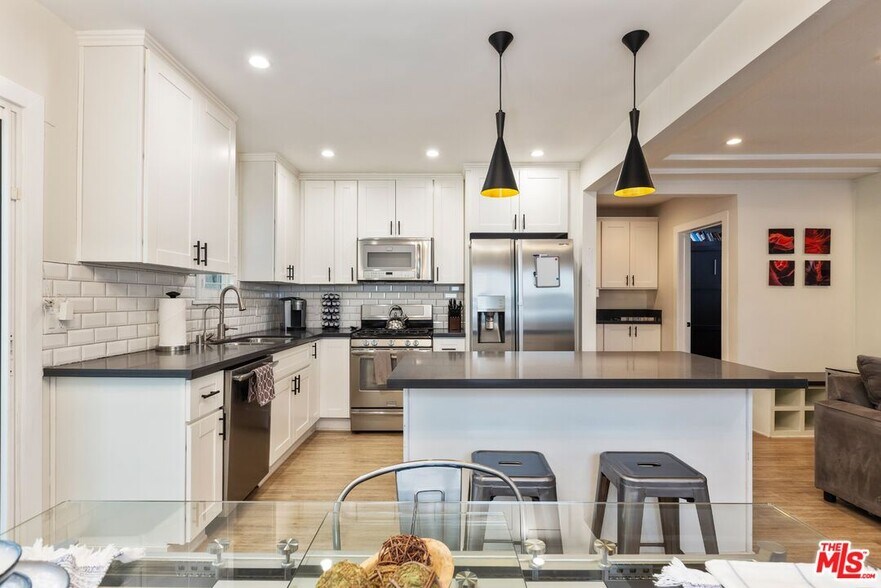Building Photo - 3839 Marcasel Ave