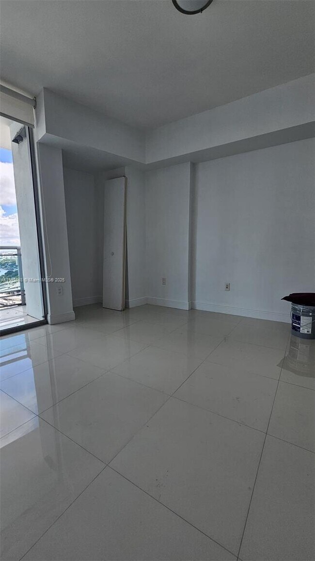 Building Photo - 350 S Miami Ave