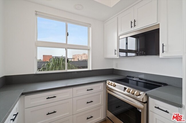 Building Photo - 235 Main St