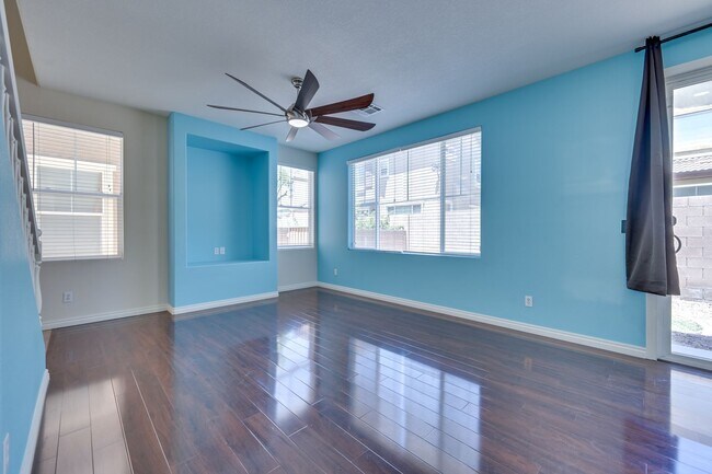 Building Photo - NW 3 bedroom!! Community Pool!! Playground...