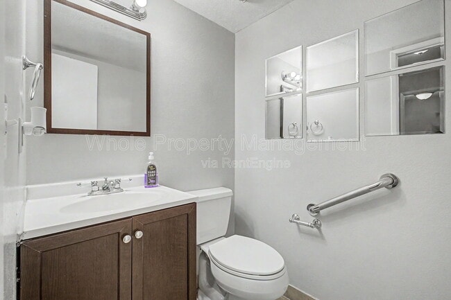 Building Photo - 8705 Santa Fe Dr