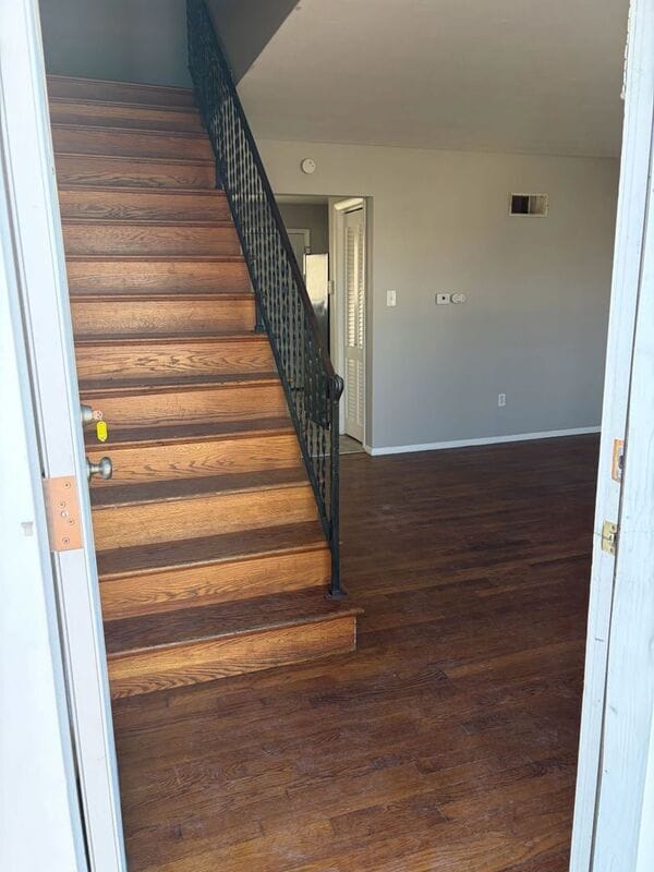 Building Photo - 1511 Sylvan Ln