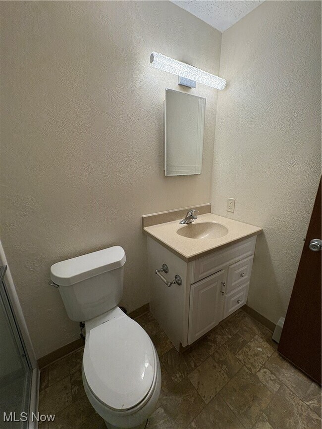 Building Photo - 66 Carter Cir