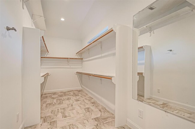 Building Photo - 24118 Bay Hill Blvd