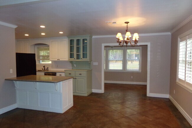 Building Photo - 231 Holliman Rd