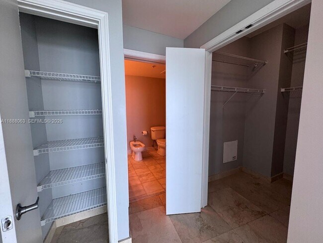 Building Photo - 601 NE 36th St