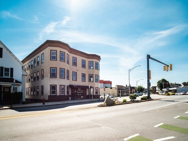 Building Photo - 183 Chelsea St