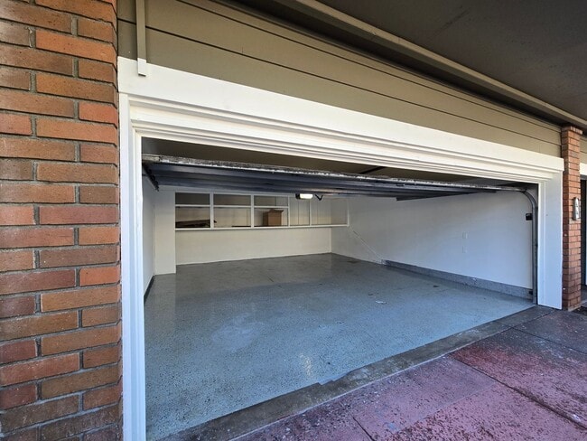 Building Photo - COSTA MESA 2 BEDROOM, 2 BATHROOM CONDO $3,200 (BRISTOL & BAKER)