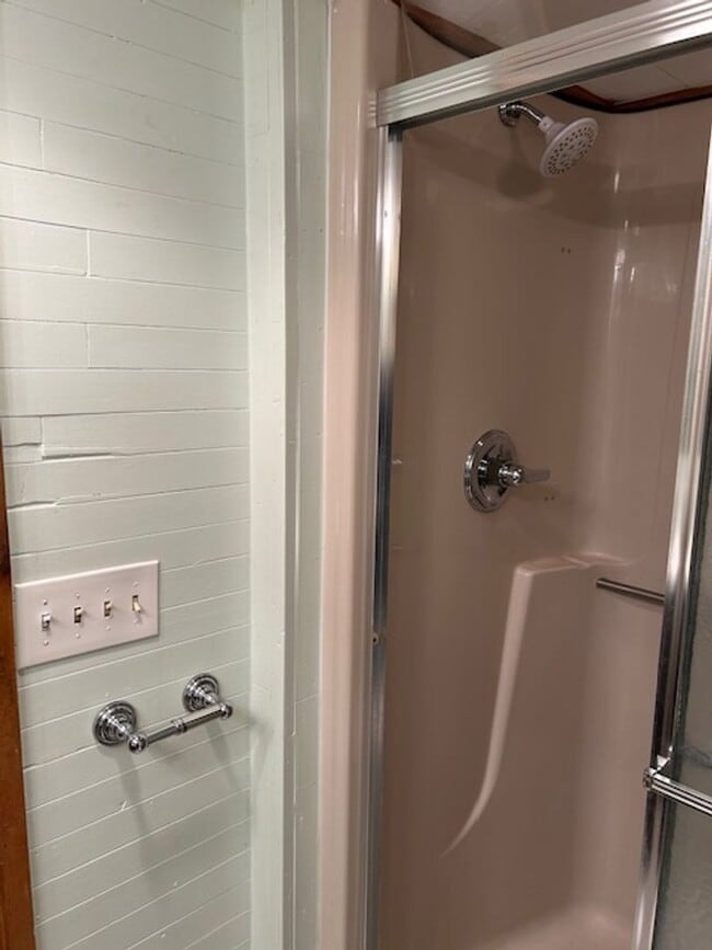 Building Photo - 1840 Jancey St