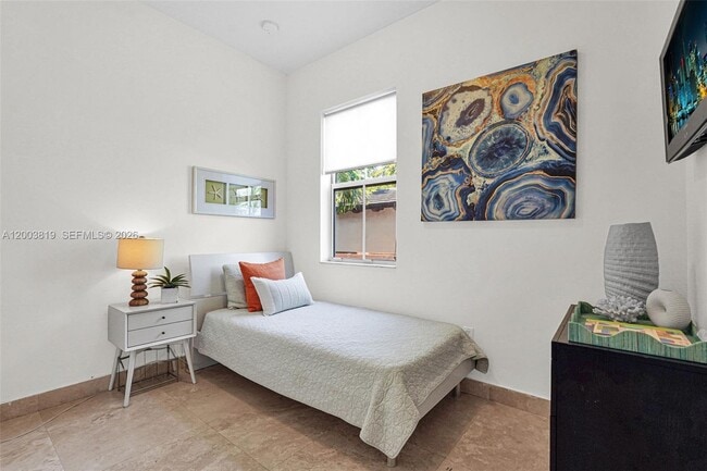 Building Photo - 2143 N Bay Rd