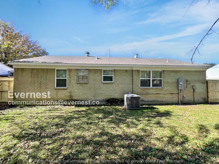 Building Photo - 6320 Forest Glen Dr