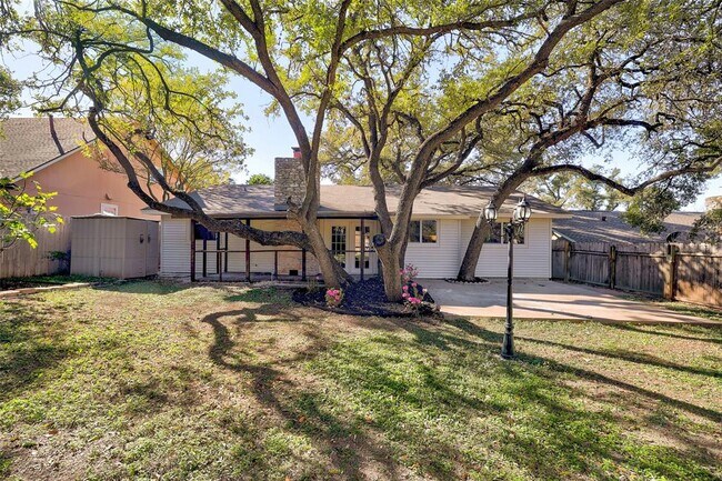 Building Photo - 402 Mulberry Dr