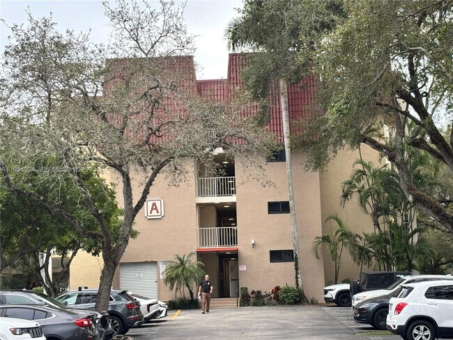 Building Photo - 9301 SW 92nd Ave