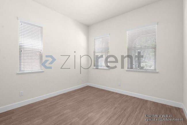 Building Photo - 941 Bracken Ct