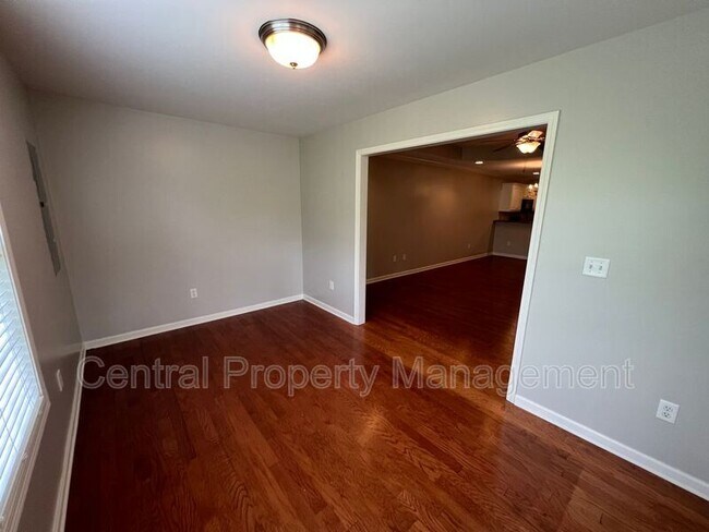 Building Photo - 107 Shalom Dr