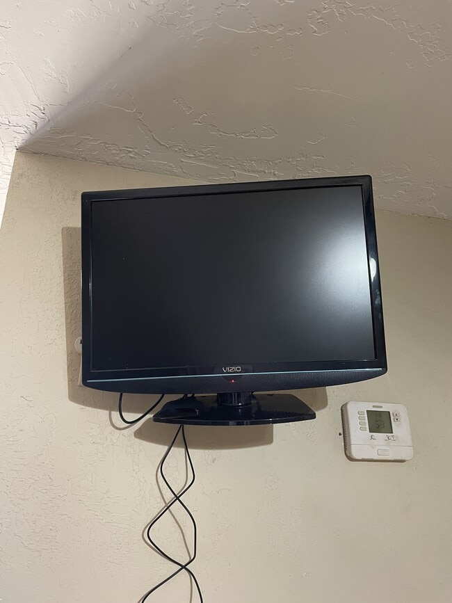 Building Photo - 2 Cabin Rd