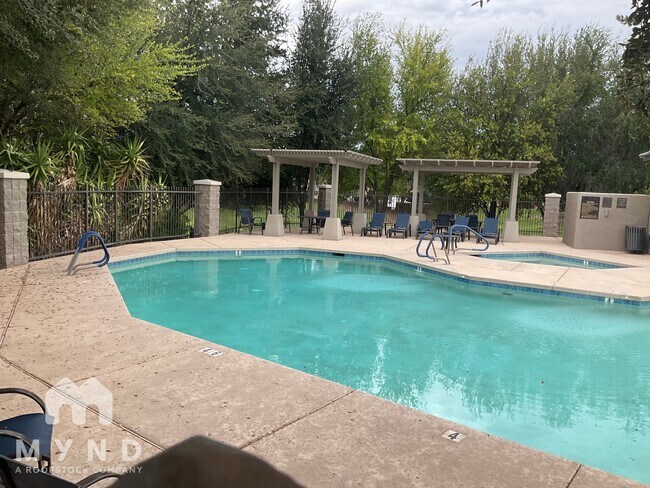 Building Photo - 2507 N 148th Dr