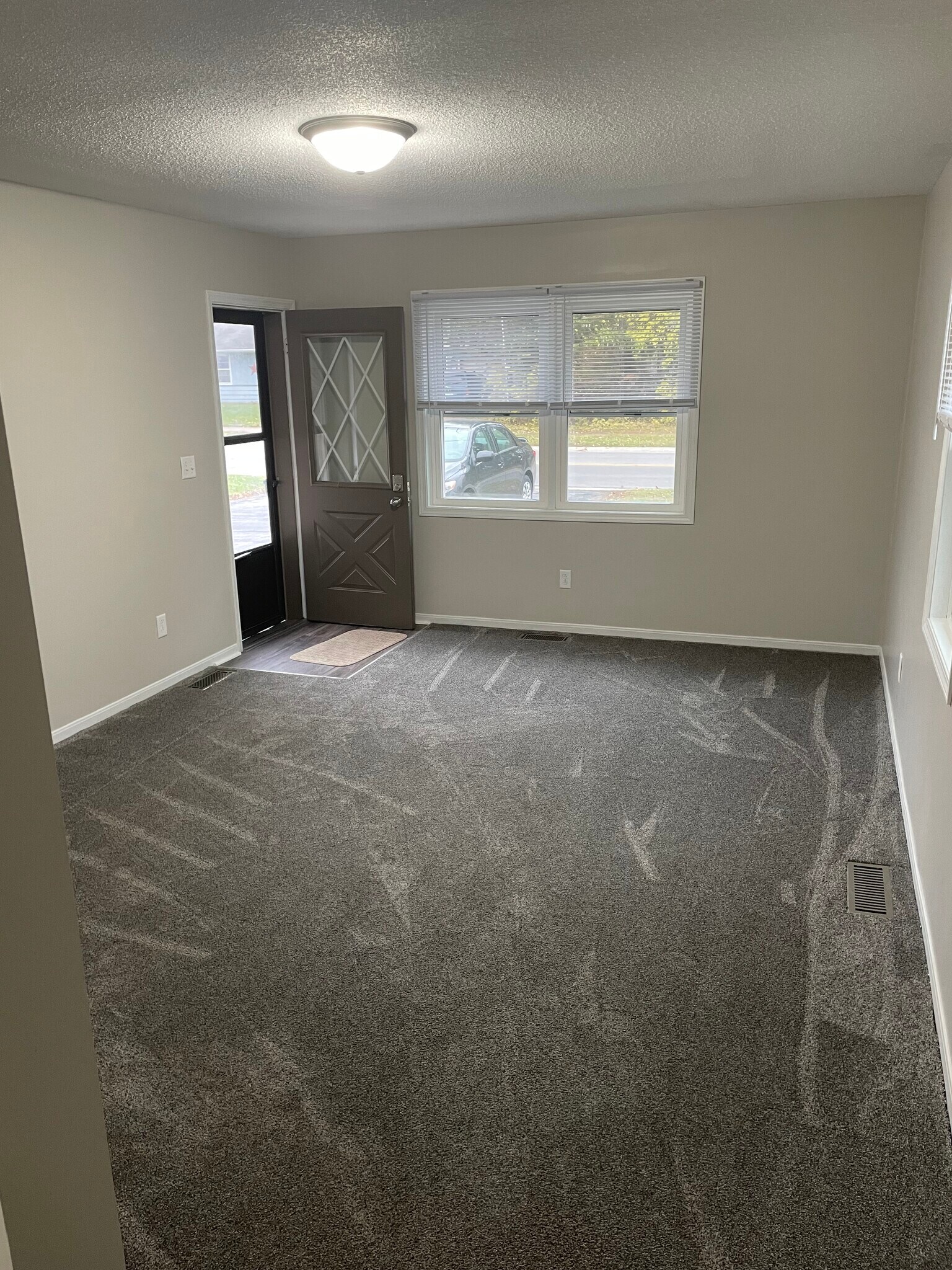 Building Photo - 714 Park Ave