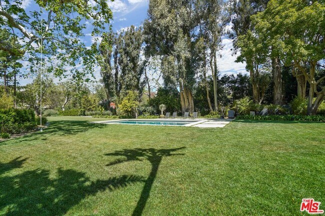 Building Photo - 6254 Busch Dr