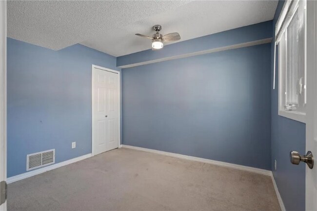 Building Photo - 9486 Kingsview Ln N