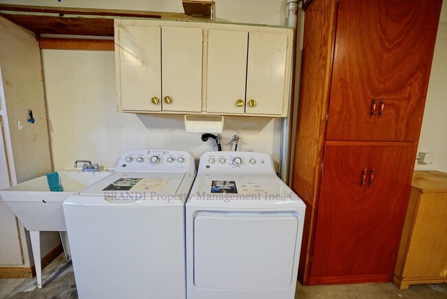 Building Photo - Loma Verde Home with Spacious Backyard, Great Neighborhood!