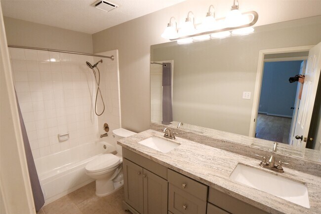 Building Photo - 1310 Westwick Forest Ln