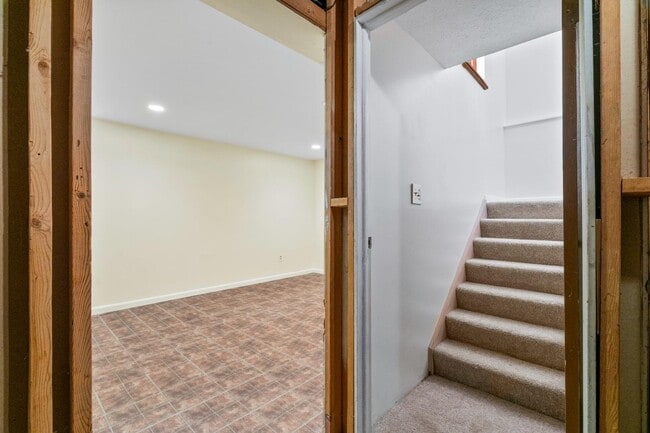 Building Photo - 152 Fairfield Dr